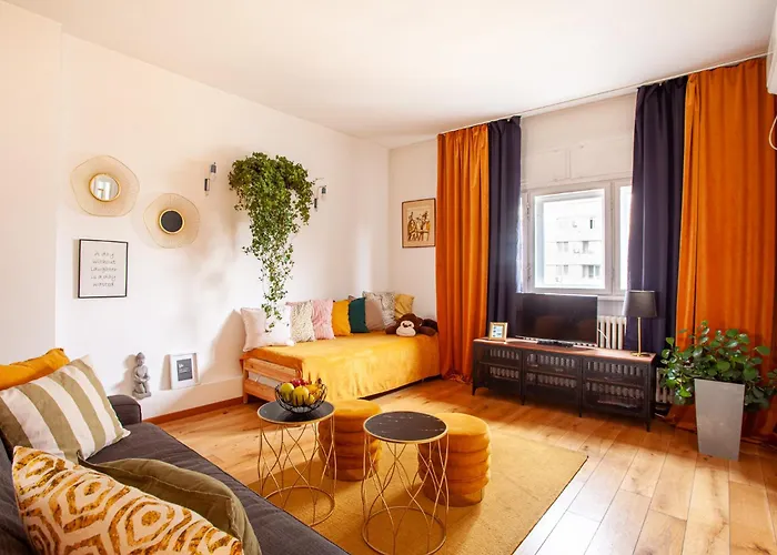 2 Rooms 2 Baths Oldtown